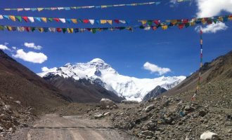 Tibet train tour with Everest